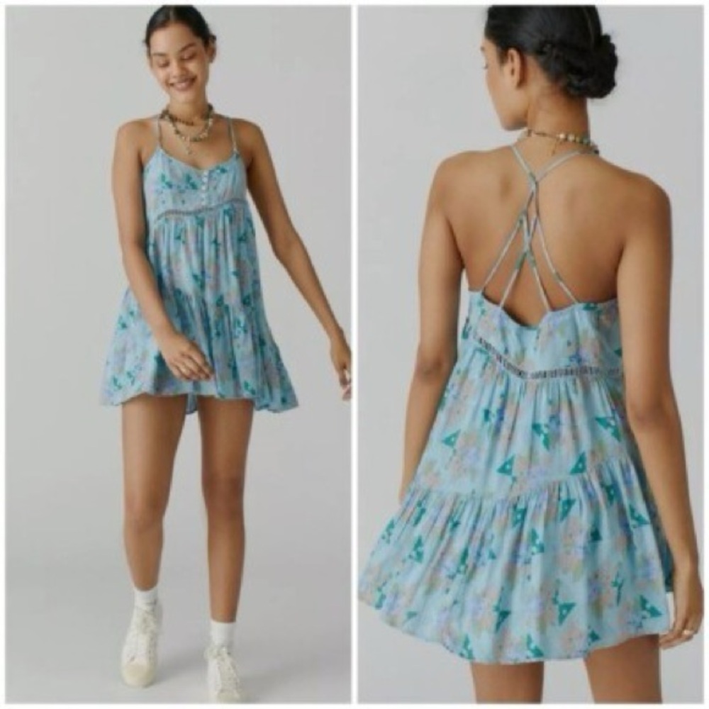 Urban Outfitters Georgia Tiered Asymmetrical Blue Floral Mini Dress Size Medium